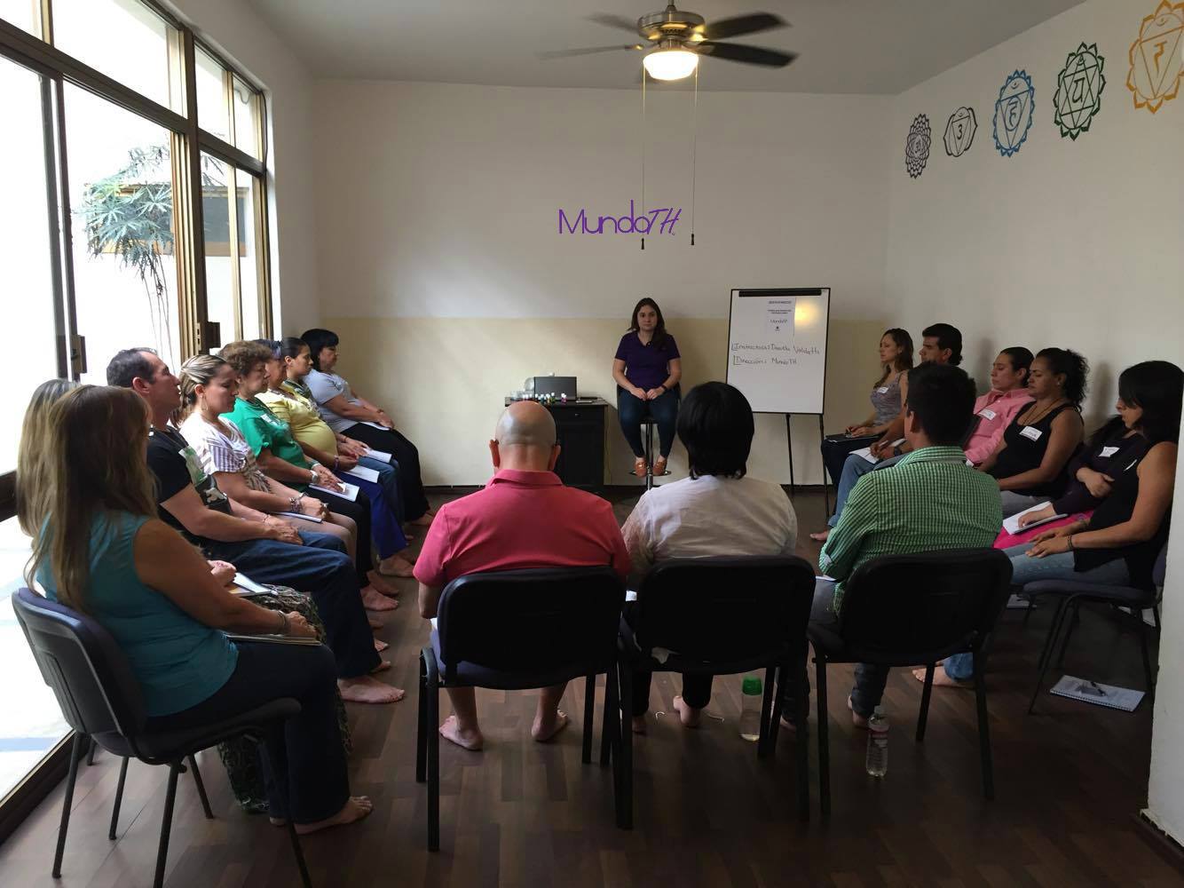 Grupo en salon MundoTH